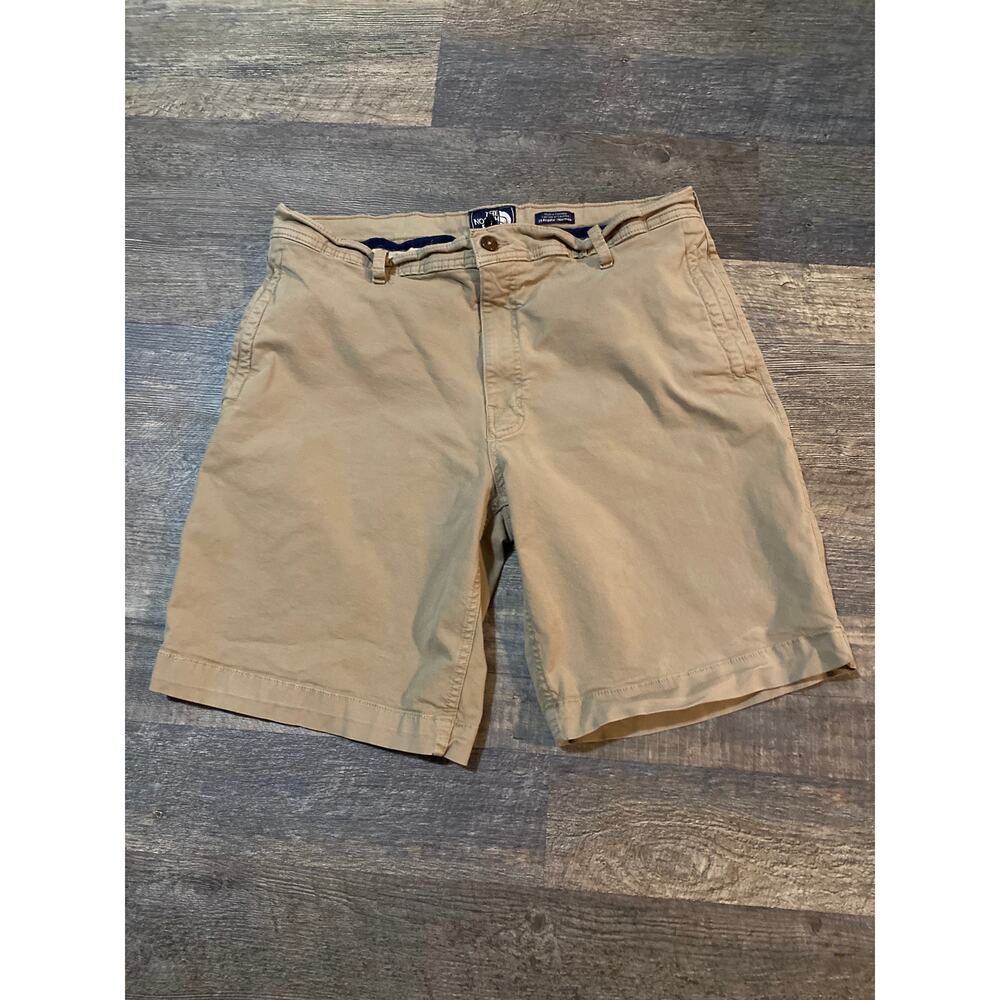 The North Face Men's Khaki Flat Front Shorts, 38